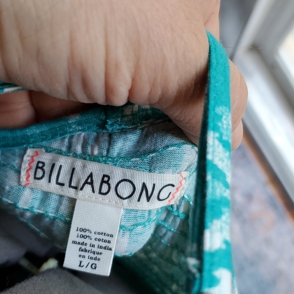 NWOT BILLABONG Smocked Top - Picture 6 of 6